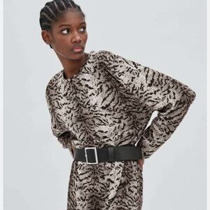 Stylish Long-Sleeve Patterned Dress with Belt